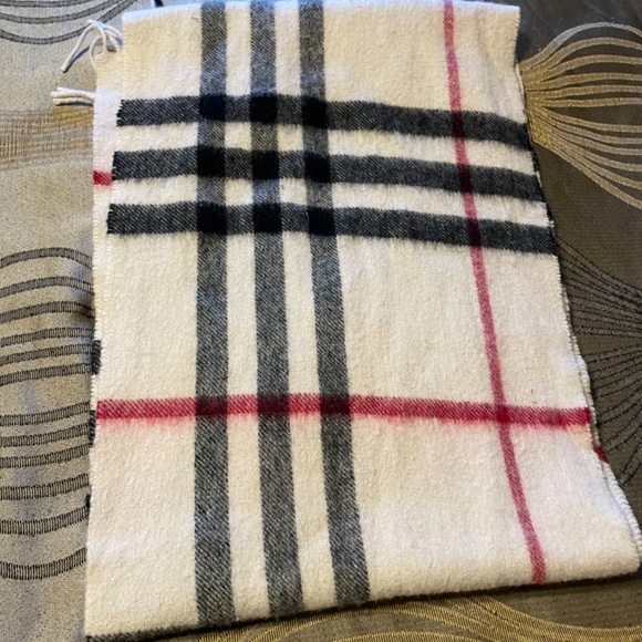 Burberry Cashmere Scarf - Picture 4 of 4